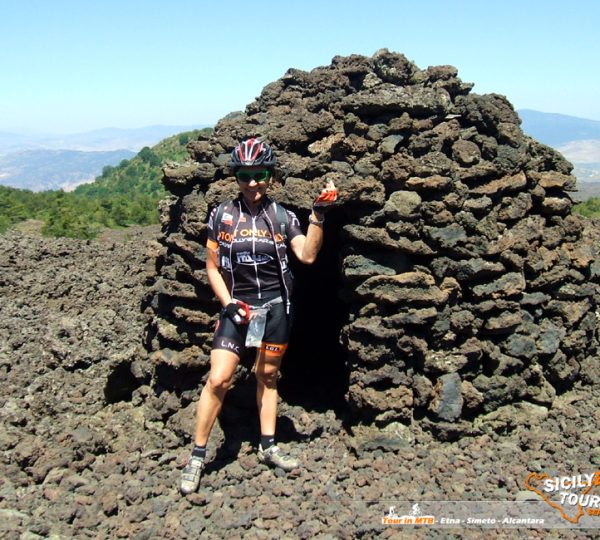 Esperienze Mountain Biking - Etna MTB Tour – Full Day - © Sicily Bike Tourist Service 03